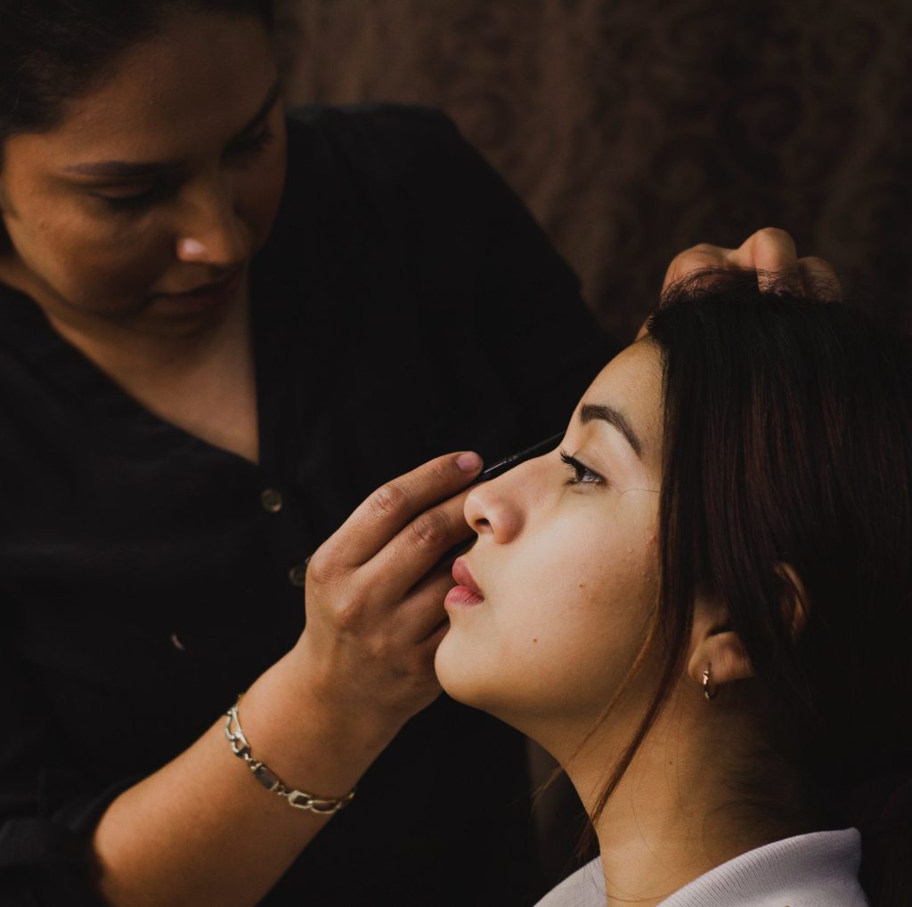 Side Hustles for Stylists and Makeup Artists to Boost Their Cash Flow